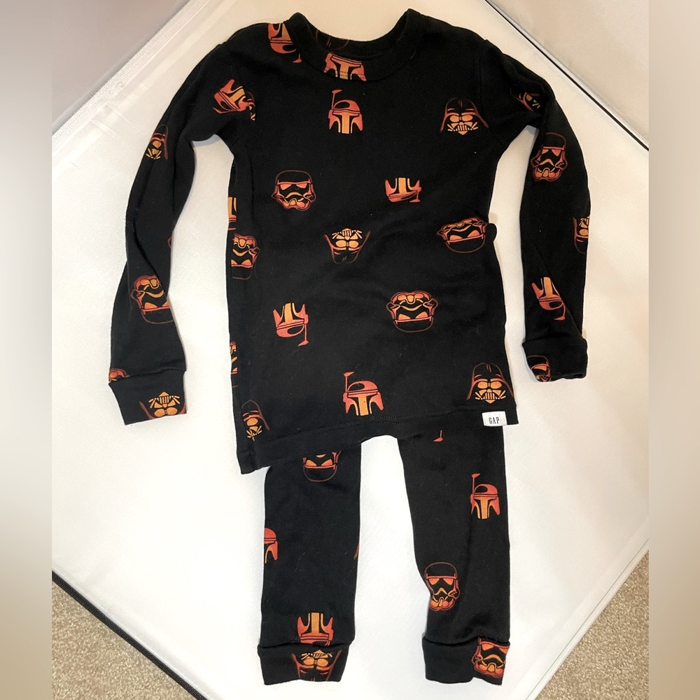 Gap kids Star Wars Halloween Jammies sz 4